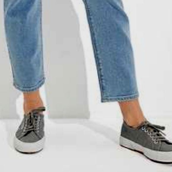 AEO Low Rise Ankle Cropped Jeans - Picture 12 of 12